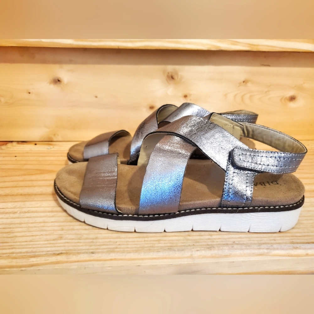 DIBA True Metallic Leather Sandal Size 9